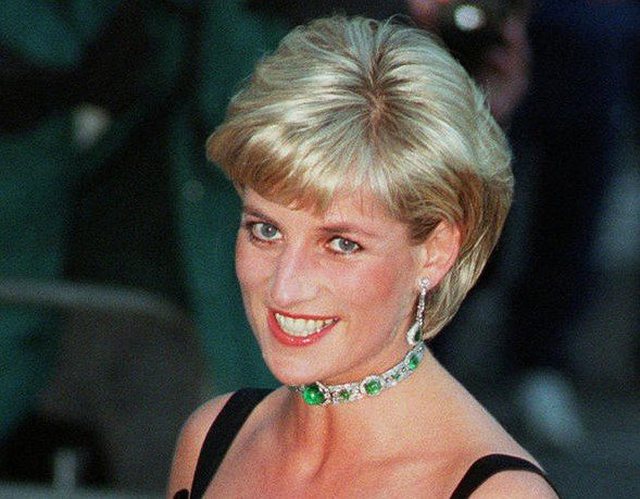 Trondit gazetari i BBC, zbulon sekretet që i kishte thënë Princeshë Diana për familjen mbretërore