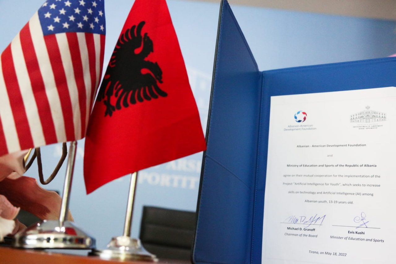 “Inteligjenca Artificiale për të rinjtë”/ Ministria e Arsimit nënshkruan marrëveshjen me Fondacionin Shqiptaro-Amerikan për Zhvillim
