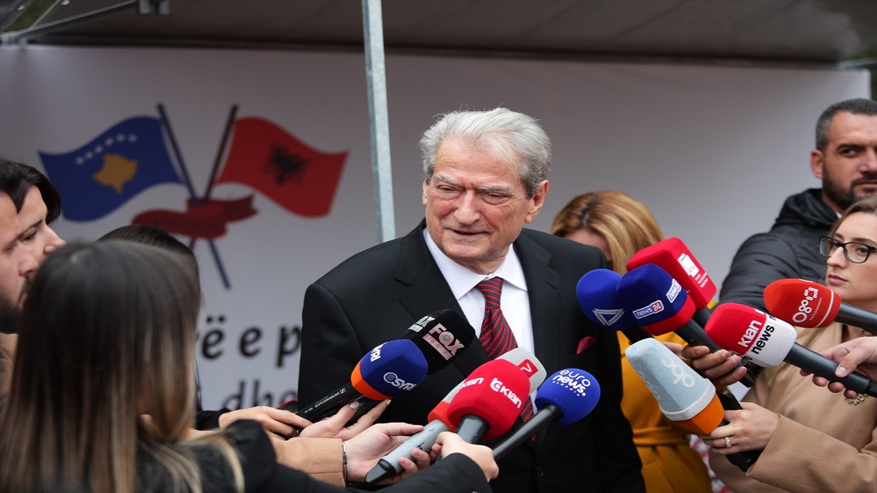 “U largova për të përfaqësuar kombin shqiptar”, Berisha: Rama i ka futur thika pas shpine Kosovës