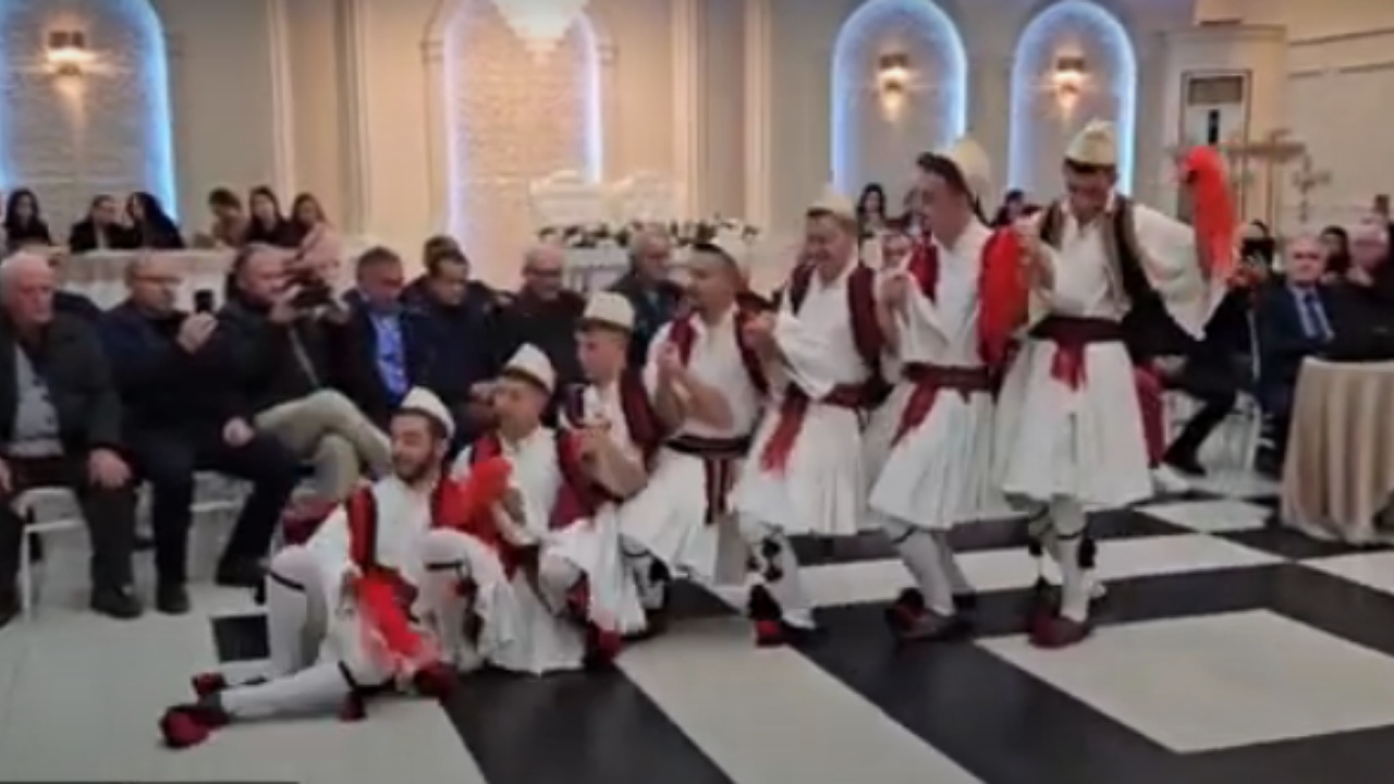 Vallja e burrave në UNESCO! Vallja devolliçe mer statusin “kryevlera kombëtare”